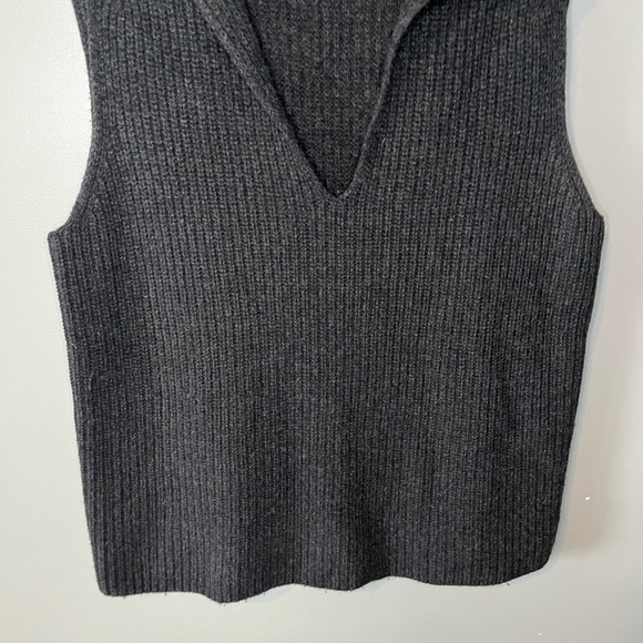 Vince | Cashmere Wool V-Neck Collared Sweater Vest - Picture 5 of 11